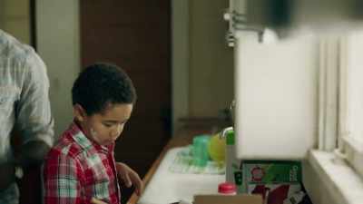 - Go ahead, put it in there.
- ( knock on door ) - Queen Sugar