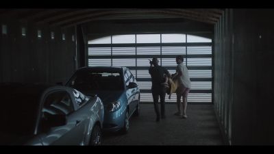 Go around. - Mr Inbetween