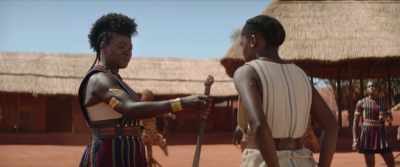 Go. Attack the soldier.
Take his head. - The Woman King