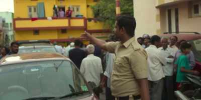 -Go away!
-Move away, move back! - Crime Stories: India Detectives