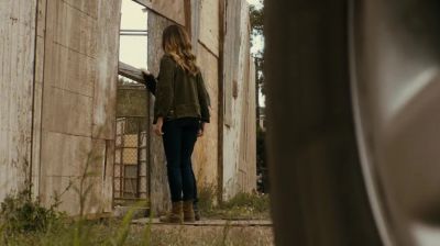 Go back and get in the van. - Fear the Walking Dead