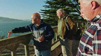 Go down into the
vegetation here, - Alcatraz Escape: The Lost Evidence