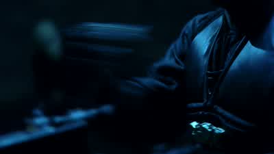 Go down that tunnel. - Blade II