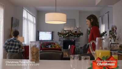 - Go get your coat. I'll get your sister.
- Yes! - The Great Christmas Switch