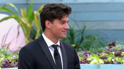 >> GO GET HER, DUDE. - Love Island