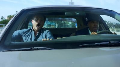 - Go, go, go, go, go!
- What did he do? - Lethal Weapon