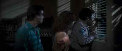 - Go, go.
- Hit it, hit it! - Assault on Precinct 13