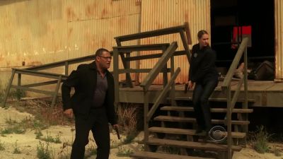 Go,go! I'll call it in. - CSI: Crime Scene Investigation