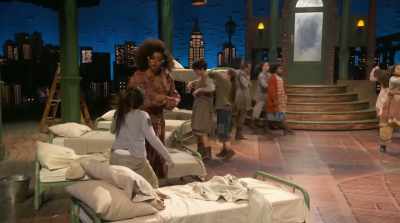 Go, go, you little crumb. - Annie Live!
