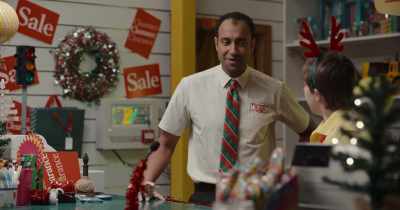 - Go home to your family, Pete.
- Yeah, - Christmas Ransom