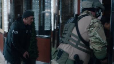 - Go. Now. - FBI: Most Wanted