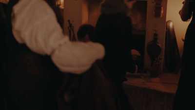 - Go on, get this thing rolled up.
- [guests cheering, laughing] - The Essex Serpent