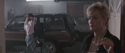 Go on. Go on in. Get down, Sam. - Cape Fear