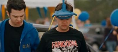 Go on Someone pick it up and throw it on back - Sydney White