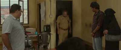 Go on. - When I turned around,
he swallowed the chain. - Thondimuthalum Driksakshiyum