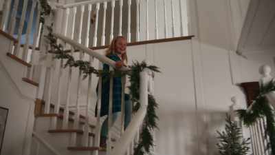 ♪ Go outside build a snowman ♪ - Christmas in the Spotlight