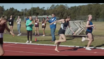 Go, Sophie! Go, Soph! Keep
your head up! - The Messenger
