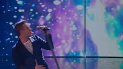 ♪ God gave me the sunshine ♪ - Robbie Williams