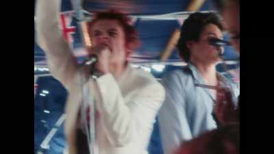 ♪ God save the Queen - Pistol
