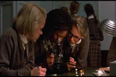 - God, it stinks.
- Is it moving? - Flirting
