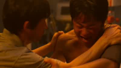 괴물을 만들었어 그렇게라도 살리고 싶었다고 인간으로 죽느니 괴물이 돼서라도 살아남으라고 그 괴물이 지금 사람들 다 죽이고 있는 거 몰라? - All of Us Are Dead