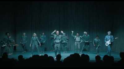 ♪ Goes on, the heat goes on - David Byrne's American Utopia