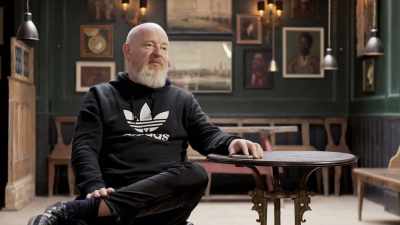 Going head-to-head, this mad rivalry,
it only elevated Oasis. - This Is Pop