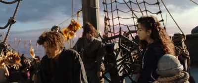 -Gold bars?
-Where's that goblin flag? - The Pirates: The Last Royal Treasure