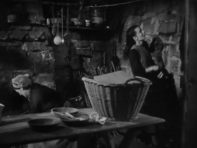 Golden roses on her feet - The Song of Bernadette