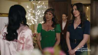 Goldy, Marla, this
is my boyfriend Ray, - Curious Caterer: Fatal Vows