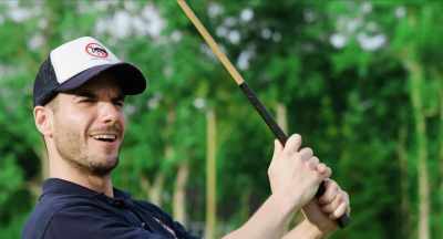 (golf ball whistles) - Birdies