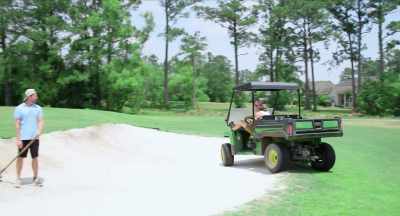 (golf cart buzzing) - Birdies