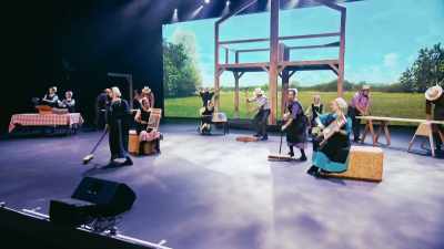 [golpeando y barriendo rítmicamente] - The Confession Musical
