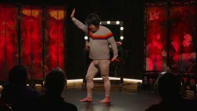 (gong bashes)
(audience laughing) - Chris Grace: As Scarlett Johansson