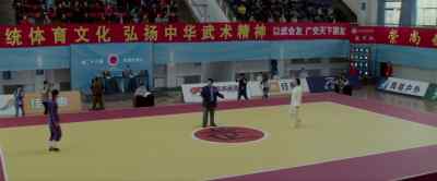 [Gong] Our hero, Tiger Chen,
fighting today. - Man of Tai Chi