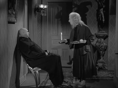 Gonna have a little bedtime snack. - The Addams Family