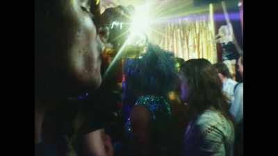 ♪ Gonna take it
the way that I found it - Pistol
