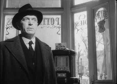 - Good afternoon.
- Good afternoon. - The Stranger