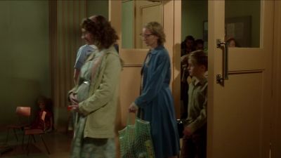 Good afternoon, ladies. Do come in. - Call the Midwife