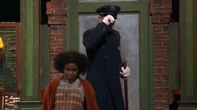 - Good afternoon,
Miss Hannigan, is it? - Annie Live!