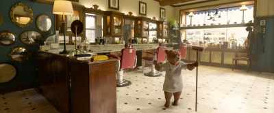 Good afternoon.
Welcome to giuseppe's grooming salon. - Paddington 2