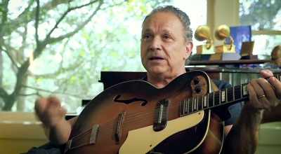 Good blues stringin',
heaven fine singin', - Jimmie & Stevie Ray Vaughan: Brothers in Blues