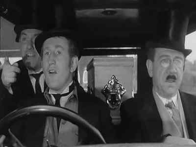 -Good boy, you've lost them!
-Ah! - The Big Job