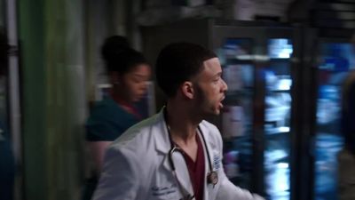 - Good call, Dr. Sexton.
It's your show. - Chicago Med
