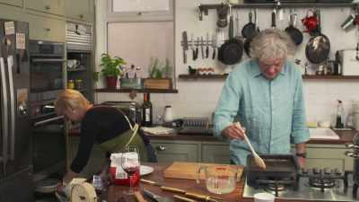 Good. Come on,
bubble, bubble, bubble. - James May: Oh Cook!