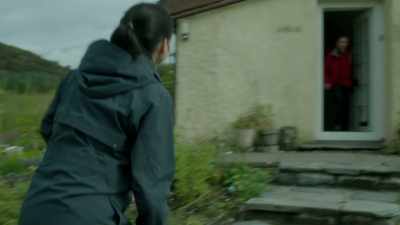 "Good for Dessie to
have a man around." - The Loch