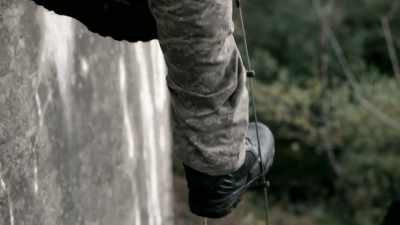 Good effort. There you go,
single steps. There you go. - Celebrity SAS: Who Dares Wins