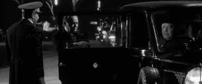 - Good evening, Doctor.
- Good evening, Henri. - Seven Thieves