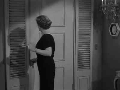 Good evening, Eddie.
Hello, Miss Fox. - Alfred Hitchcock Presents