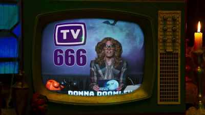 Good evening, I'm Donna
Doomley with breaking news. - The Munsters